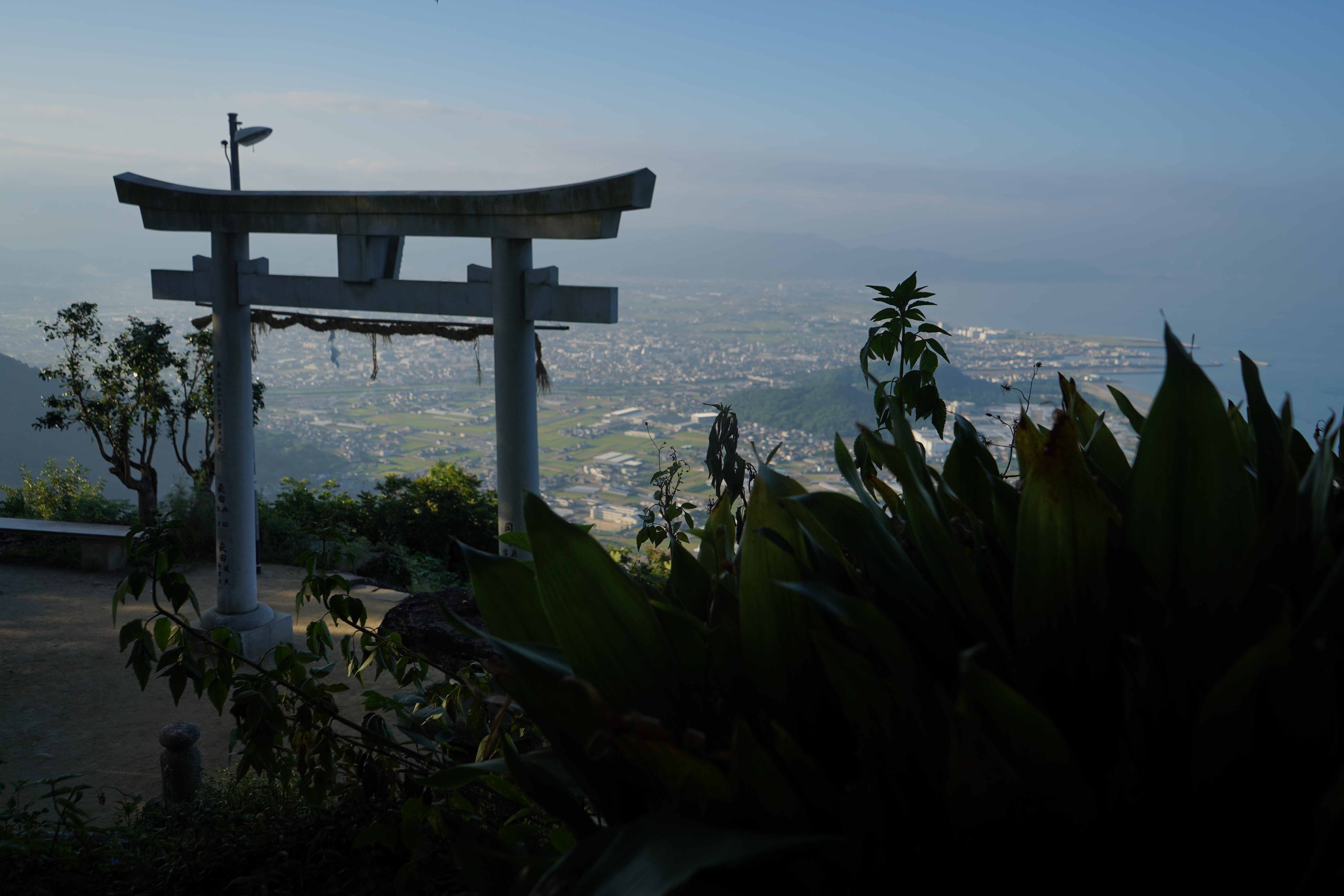 香川県高屋神社 天空に浮かぶ鳥居 アクセスは歩きかタクシーか実際に見た山道を掲載して解説 しぶたろーblogしぶたろーblog